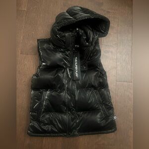 Aritzia - The Super Puff™ Vest - Hi-Gloss size Medium NWT